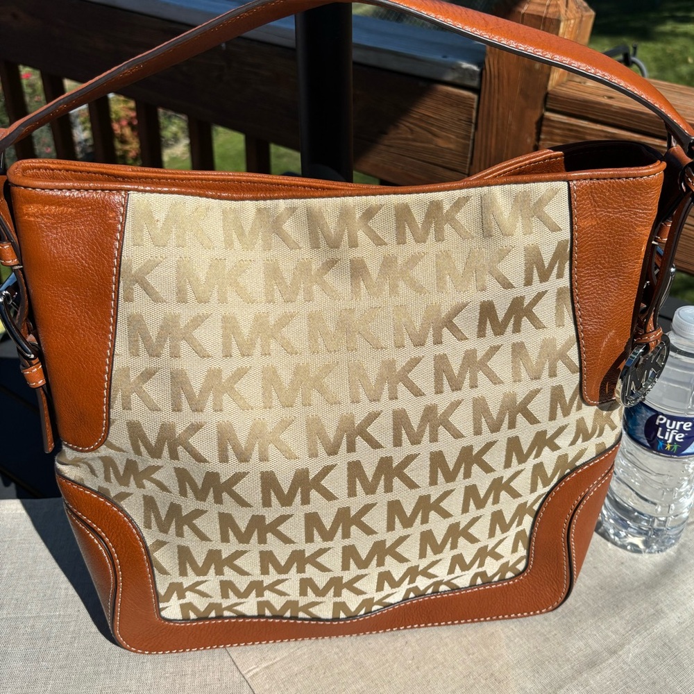 Michael Kors leather /signature MK shoulder bag in excellent pre-owned condition